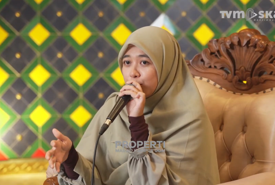 Ilma menjelaskan prokastinasi di Masjid Kampus UGM